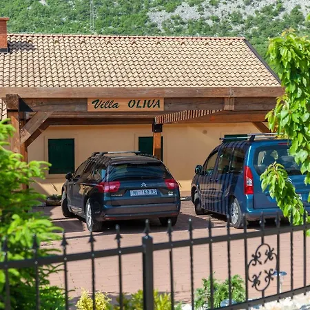Vila Oliva *